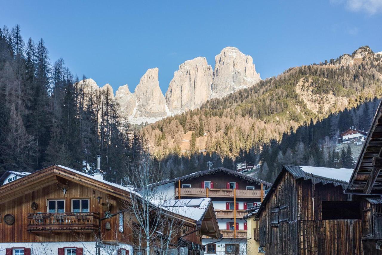 Chalet Osmar Appartamento 1 Campitello di Fassa Luaran gambar